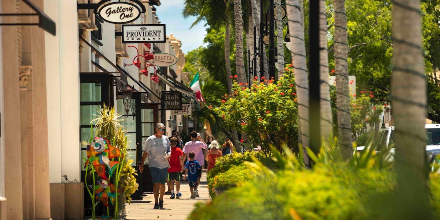 People walking on Fifth Avenue in Naples